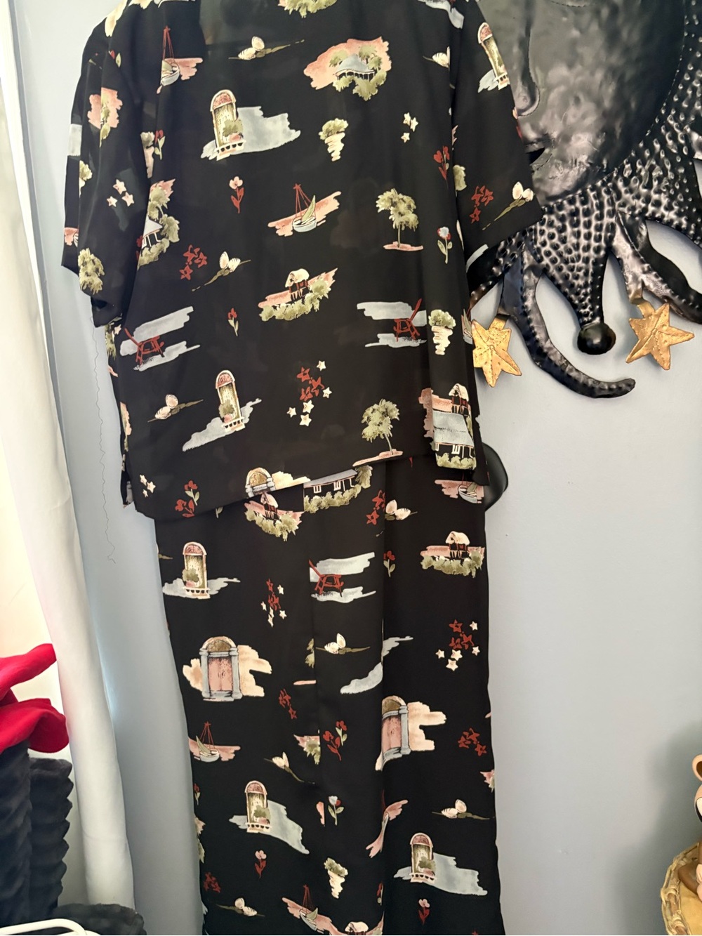Kids Black Scenic Print Pajama Set so pretty and it is comfortable lite garment